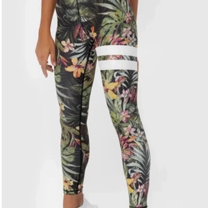 Stronger  - Vietnam tights i storlek xs men passar en s