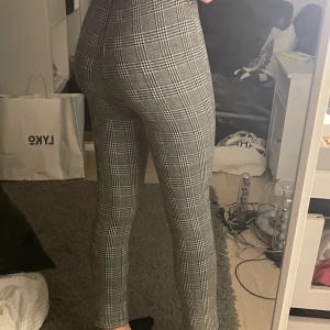 Rutiga byxor - Coola rutiga byxor! Frakt ingår inte💞