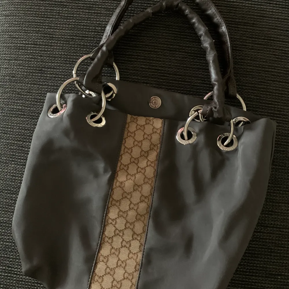 Säljer denna fina väska som är Gucci kopia. Så fin o praktisk! 💕💕. Väskor.