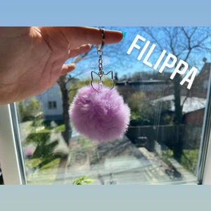 Nyckelring (Filippa) - Lila med en katt berlock
