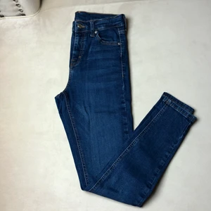 Jamie jeans ifrån topshop  - Inprincip oanvända. Högmidjade, indigo blå. 