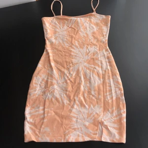 Sommarklänning - Superfin sommarklänning från H&M. Frakt tillkommer. Skriv till mig privat om du är intresserad :)