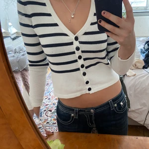 Randig kofta  - Säljer min randiga kofta som sitter skit snyggt. 