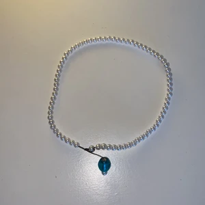 Ankelsmycke - Ett ankelsmycke. Ungefär 2-3 år gammalt, aldrig använt, hemmagjort.