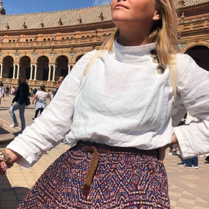 Skjort/linne/blus - Från zara i linne. Strl M. Knappar i krage på sidan