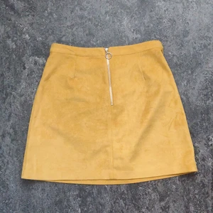 Helt ny Suede kjol från England  - Knappt använd. Fin kjol. Storlek 38/UK 10