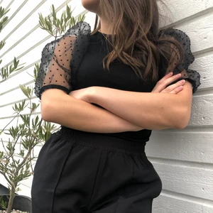 Puffärm topp - Puffärmad topp som har används fåtal gång. Storlek XS men är stretchig så den kan också passa S