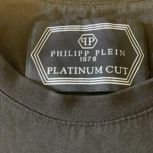 Phillipp Plein t-shirt platium cut. Bra skick, använd ett par gånger. St L 