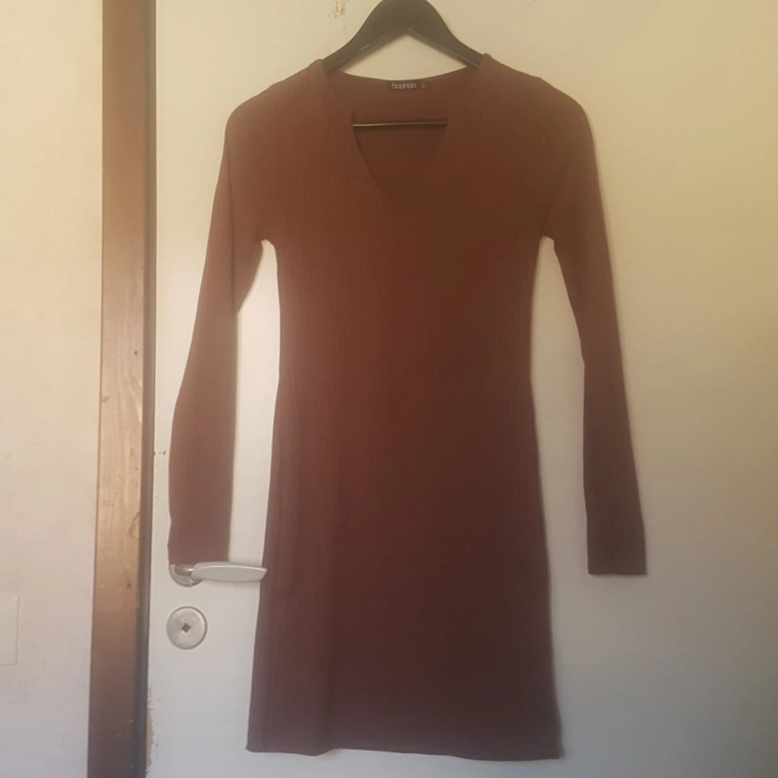 brun Klänning i storlek S. EU38