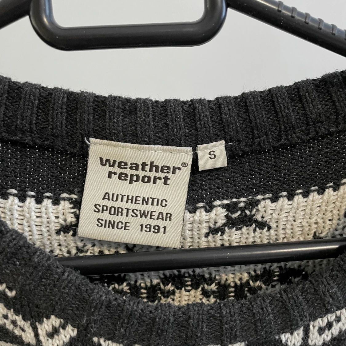 Stickad tröja med fint mönster - 91