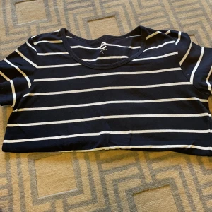 T-shirt från Cubus  - T-shirt från Cubus i storlek L. I bra skick då den inte passar mig. 