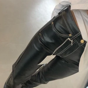 Cypress eytys jeans - Säljer mina helt oanvända och nya cypress eytys jeans med prislapp kvar! Säljer till högst budande 💖 nypris 1900 kr  Högsta bud: 1300 kr❣️ köp direkt för 1400