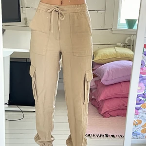 Cargo pants - Beiga cargo pants i storlek Xs, använda fåtal gånger!