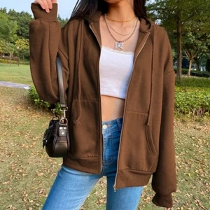 Brun zip up  - Brun oversized zip up hoodie . 200 eller bud 