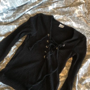 Top - Fin ribbad top från gina, använd fåtal gånger💖fint skick.