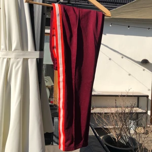 WCT-Byxor - Ett par schyssta WCT-Byxor köpta på carlings. Byxorna har en riktigt snygg färg som står ut riktigt fint i solen. Säljer p.g.a att de är för små för mig.         Cond: 7/10                                                                      Storlek: Small