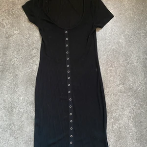 Klänning  - (Det ser ut som det är små fläckar med det är min kamera I promise) den skönaste klänningen jag testat men säljer för använder aldrig men helt nytt skick bara använda en gång passar även S och M för den är så stretchig 