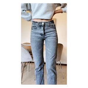 Gråa jeans ifrån zara, ankellängd se sista bilden (är 170 för referens) 