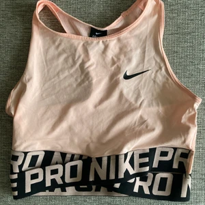 Nike topp - Träning topp från Nike, i storlek S