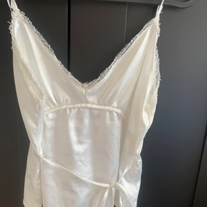 Slutsåldt linne från Zara - Linnea från Zara storlek S❤️