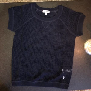 Juicy Couture topp - Tunnt stickad Juicy Couture topp. XS. Mörkblå. Ej använd för jag tycker liten på mig. 