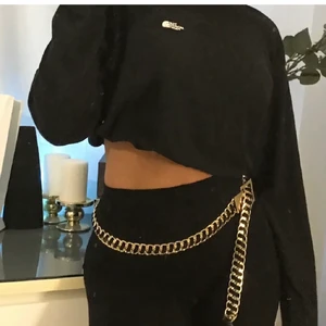 Guld/svart skärp/bälte - Bilder från originala säljaren här på Plick! 