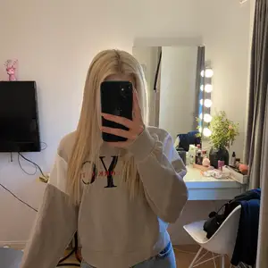 Fin beige tröja/ sweatshirt i stl xs! 50kr eller bud!💞