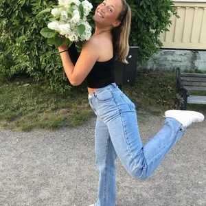 Jeans  - Säljer ett par skit fina jeans sitter perfekt 