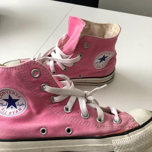 Converse - Ljusare rosa converse . 200kr eller bud