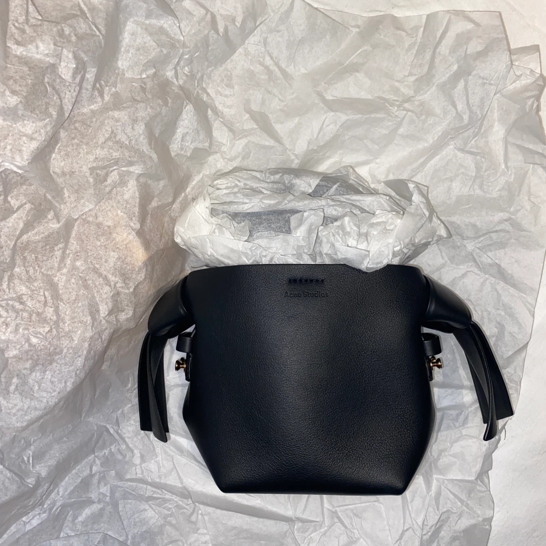 Acne studios musubi micro väska  - 90