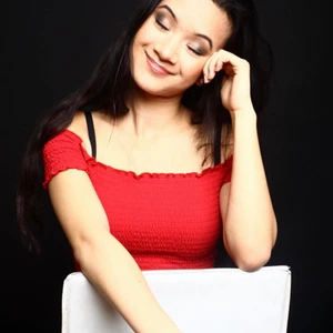 Röd Off shoulder topp - Hollister - Säljer denna fina somriga topp från Hollister. Väääälsigt stretchig, storlek XS/ S! Fint skick💖