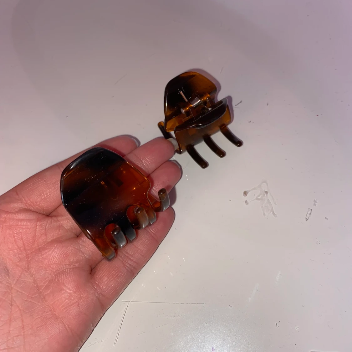 2 små hårklämmor  - 90