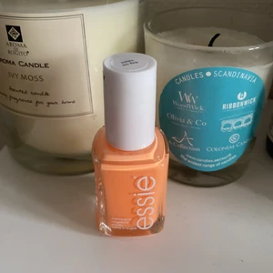 essie nagellack - fint sommar nagellack från essie  💅🏼endast testat(torkar fort!), nypris:129kr