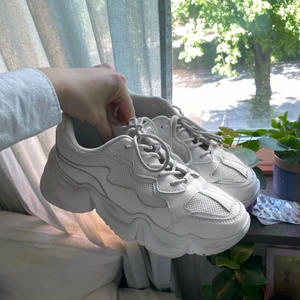 sneakers - Säljer mina trendiga chunky sneakers ifrån ASOS då dem inte används längre, supersköna och i storlek 39 ✨