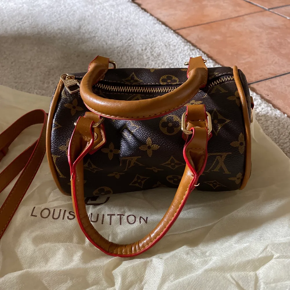 Hej säljer min Louis Vuitton mini speedy som jag köpte från farfetch. Väskor.