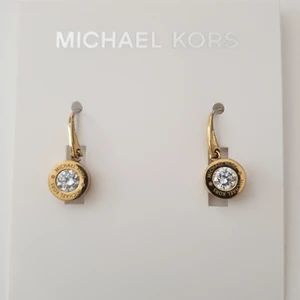 Michael Kors örhängen, helt nya - Prislappen på. Nypris ca 1000 SEK. Aldrig använda. Box och intyg ingår såklart 