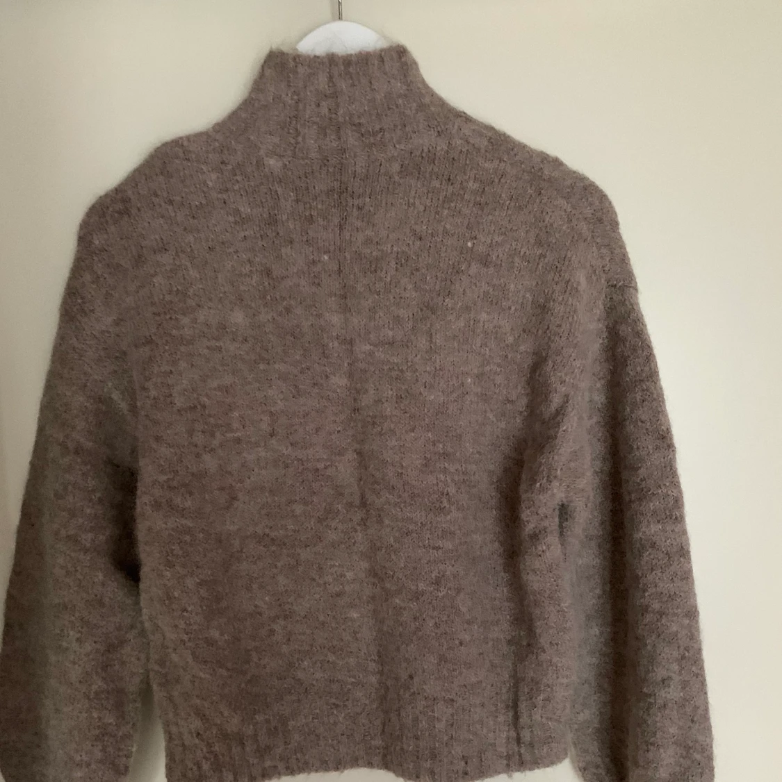 Beige stickad tröja - 91