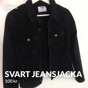 Svart jeansjacka - Svart jeansjacka från Berhska. Köpt för ett år sen men knappt använd. Original pris 259kr