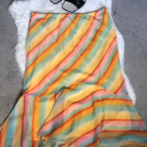 Kjol - flippad kjol, lite för stor för mig tyvärr men säger adjö med sorg i mitt hjärta :(