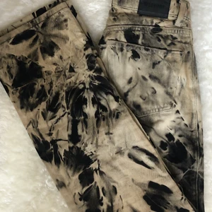 weekday tie dye - hemmagjord beige tie dye!