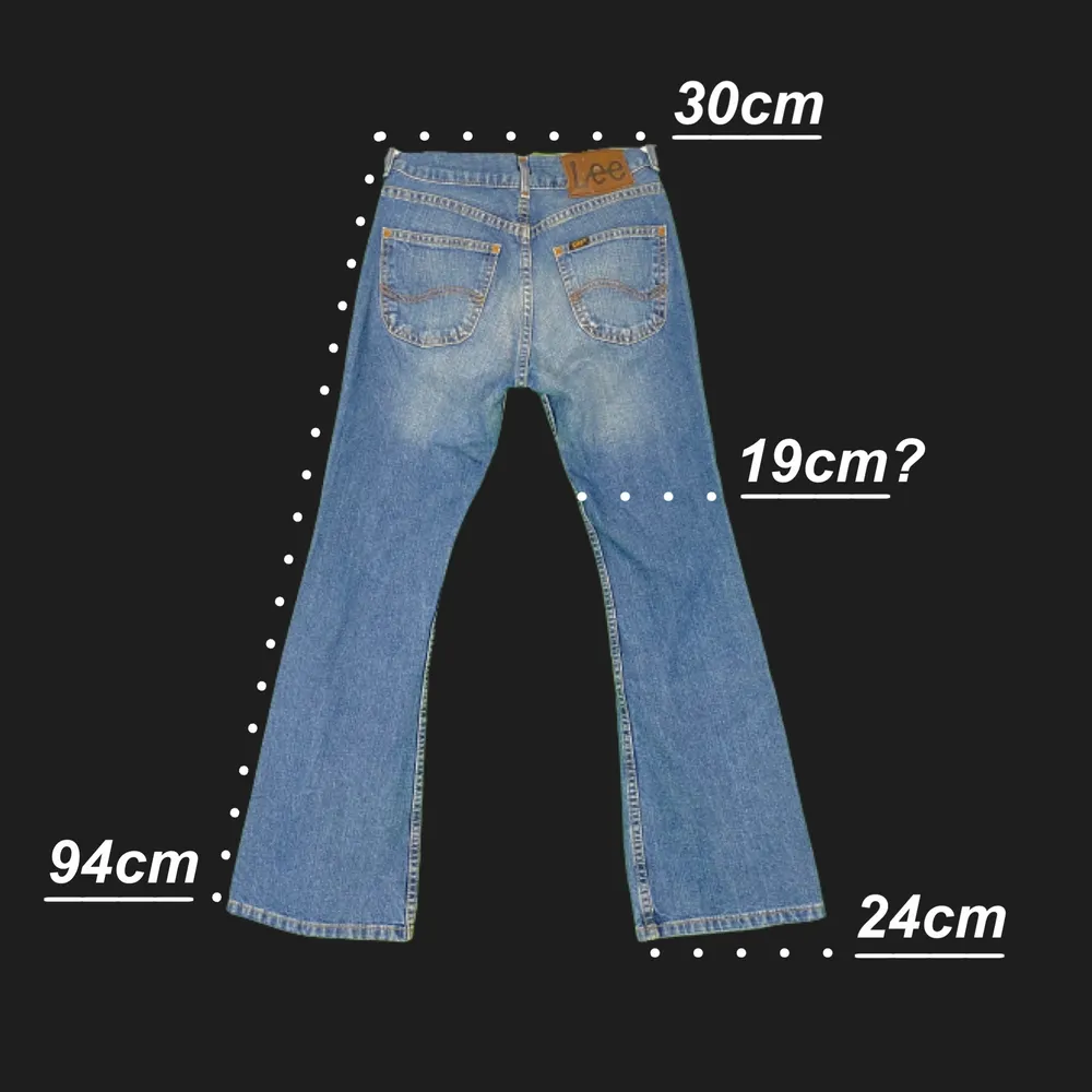 Lee jeans i bootcut / flare fit, bra skick! För mer info om mått, se bild tre. 100% cotton. Står ålder 11 som storlek. Spårbar frakt på 66kr är inräknad i priset. . Jeans & Byxor.
