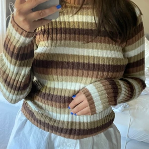 Stickad tröja med polokrage  - Stickad tröja som passar XS/S, tycker den är liten i armarna på mig. 