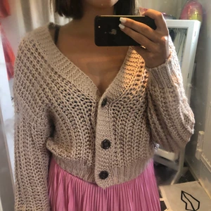 Rosa kofta  - Ljusrosa kofta med knappar från pieces.💞 Storlek XS