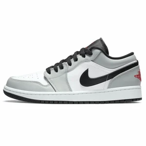 Jordan 1 low  - Jordan 1 low light smoke grej, Storlek:39 Använd fåtal gånger 9/10. Ingen box. Pris 1499 men diskuterbart  
