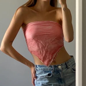 Sjal/topp - Jättefin sjal köpt vintage som passar perfekt som topp till sommaren 😍😍 100kr inklusive frakt, Passar S/M 🤍