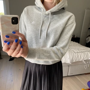 Hoodie  - Svin snygg grå hoodie från CK. Nypris: ca 900kr 