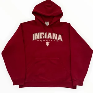 vintage hoodie  - röd vintage hoodie, små hål runt mag fickan (kom privat för bilder) baggy look 