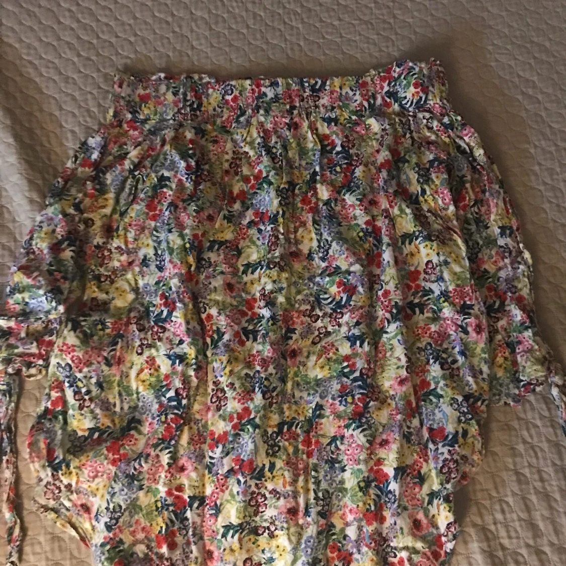 Kort ärmad multicolored blus  - 90