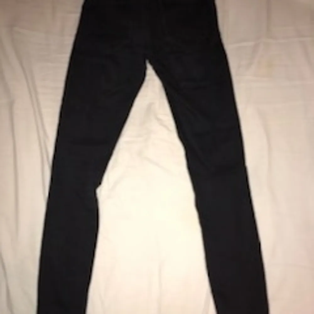 Svarta Skinny jeans, relativt stretchinga . Jeans & Byxor.