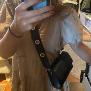 Svart väska - Snygg väska som passar till allt!!❤️‍🔥